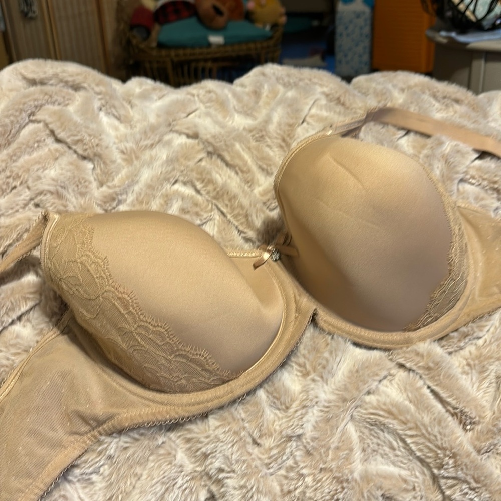 Wacoal lightly lined 36DD full coverage bra